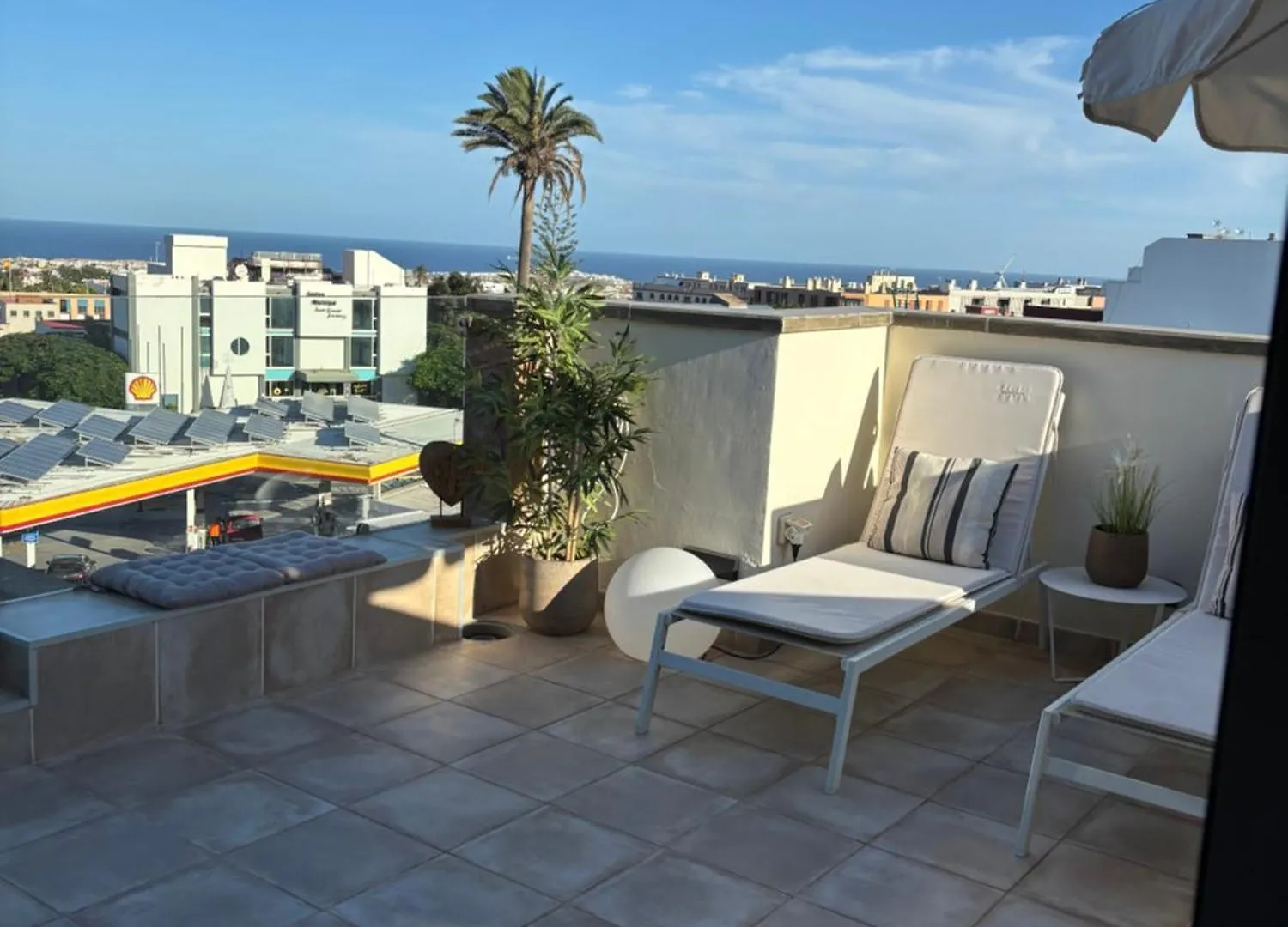Atico Acogedor Con Vistas location